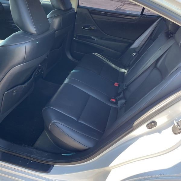 Used 2020 Lexus ES 300h w/ Premium Package image 7