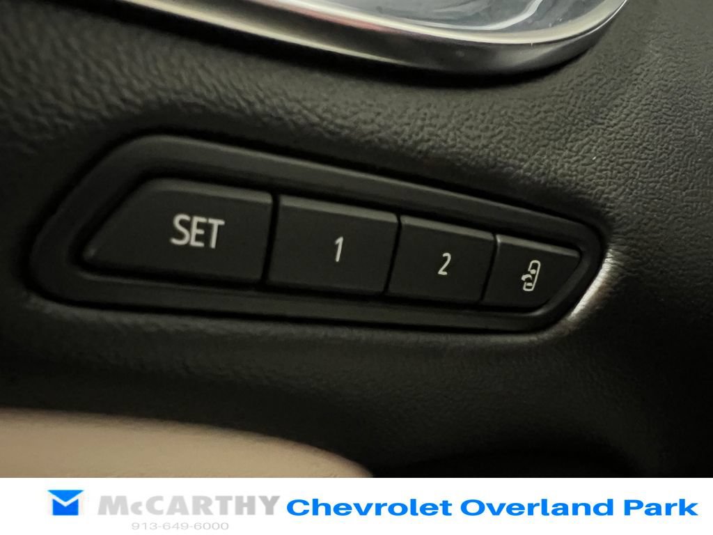 Used 2022 Buick Enclave Avenir w/ Avenir Technology Package AWD/4WD image 17