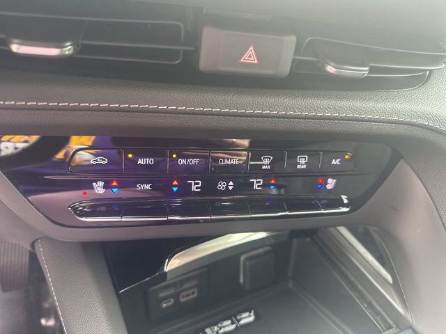 Used 2023 Buick Envision Avenir image 17