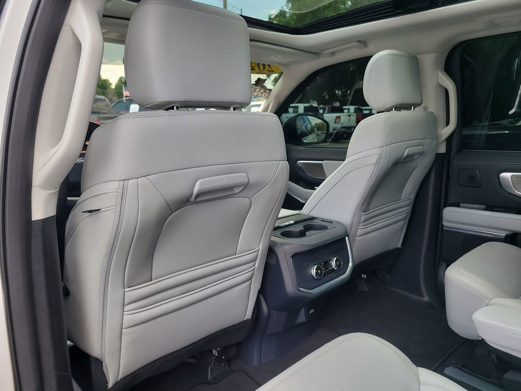 Used 2025 Ford Expedition Platinum w/ Driver's Package AWD/4WD image 12