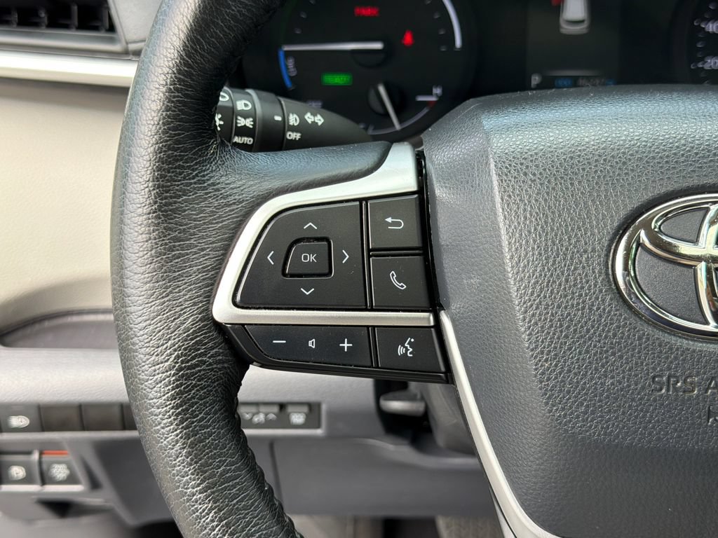 Used 2023 Toyota Sienna XLE AWD/4WD image 24