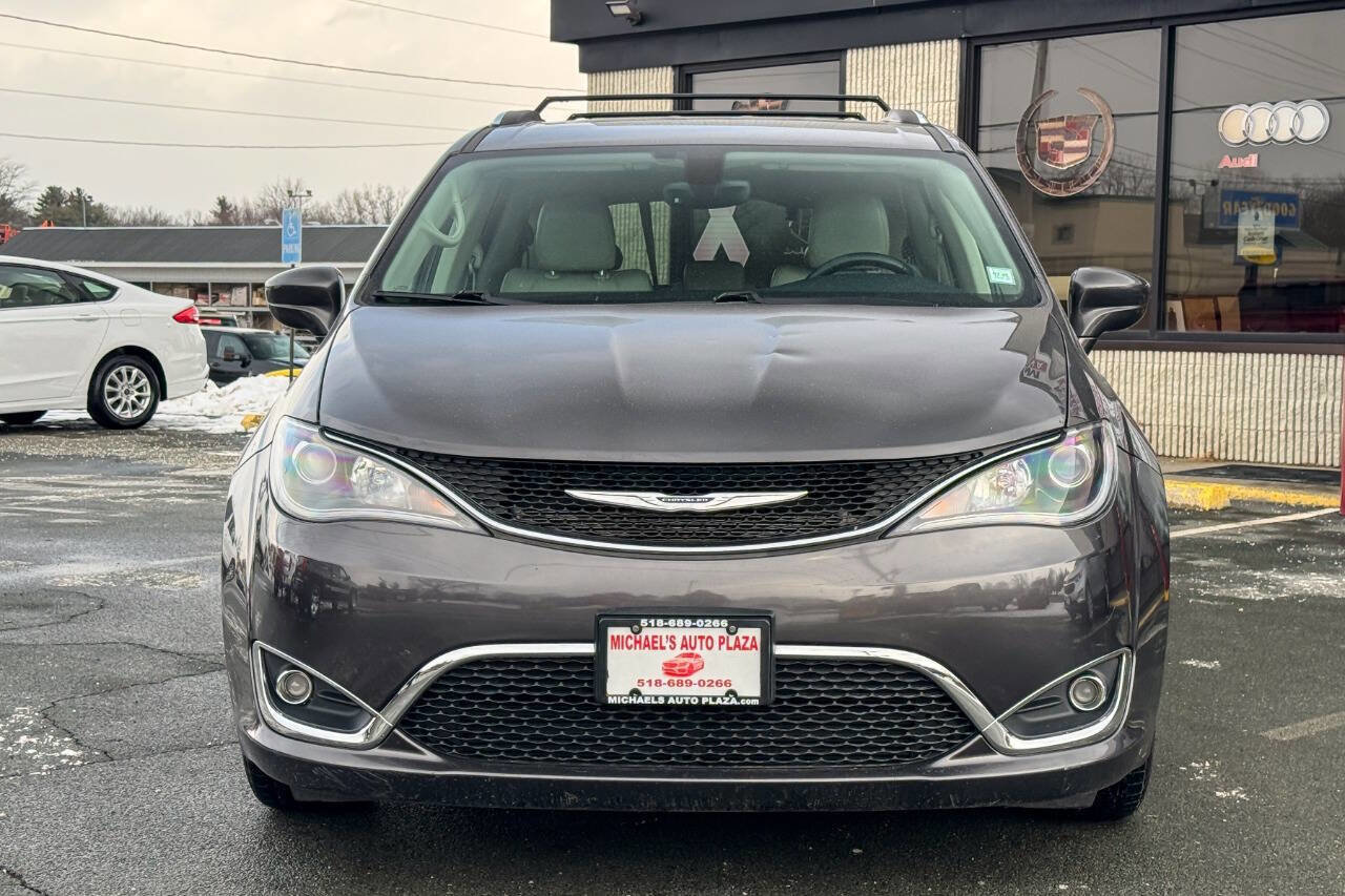 Used 2019 Chrysler Pacifica Touring-L image 9