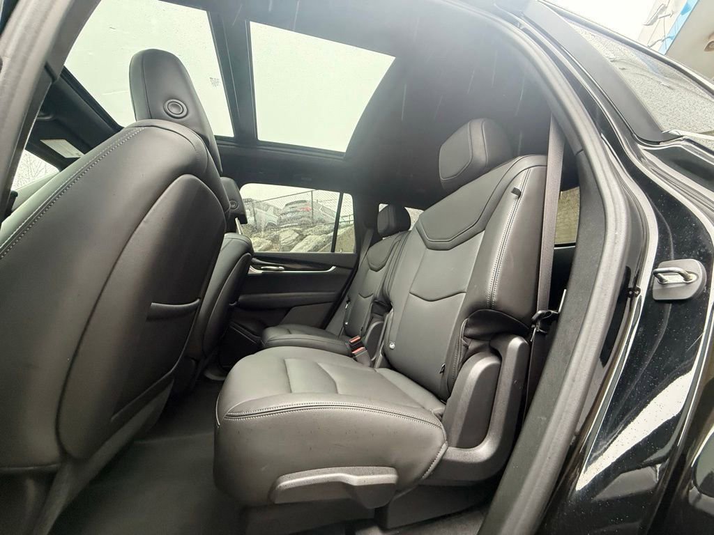 Used 2024 Cadillac XT6 Premium Luxury w/ Technology Package AWD/4WD image 18
