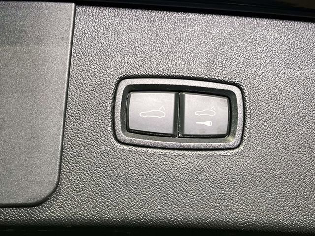 Used 2023 Porsche Cayenne w/ Premium Package AWD/4WD image 22
