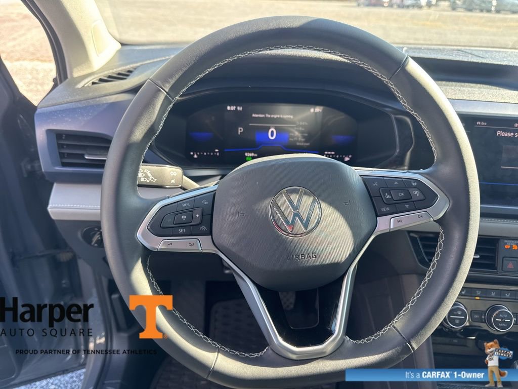 Used 2024 Volkswagen Taos SE w/ Panoramic Sunroof Package image 18