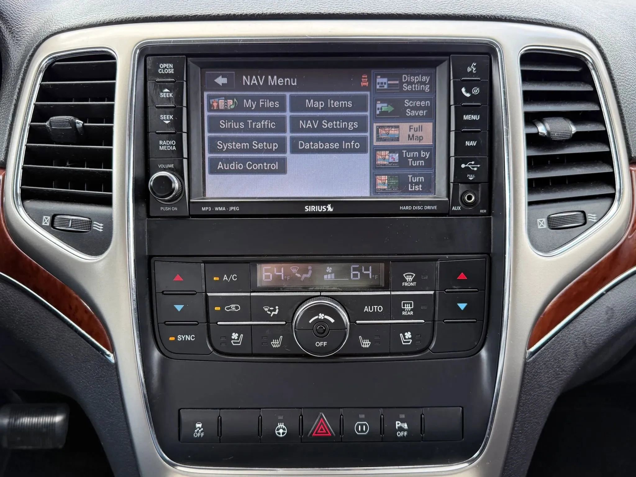 Used 2011 Jeep Grand Cherokee Limited w/ Luxury Group II image 26