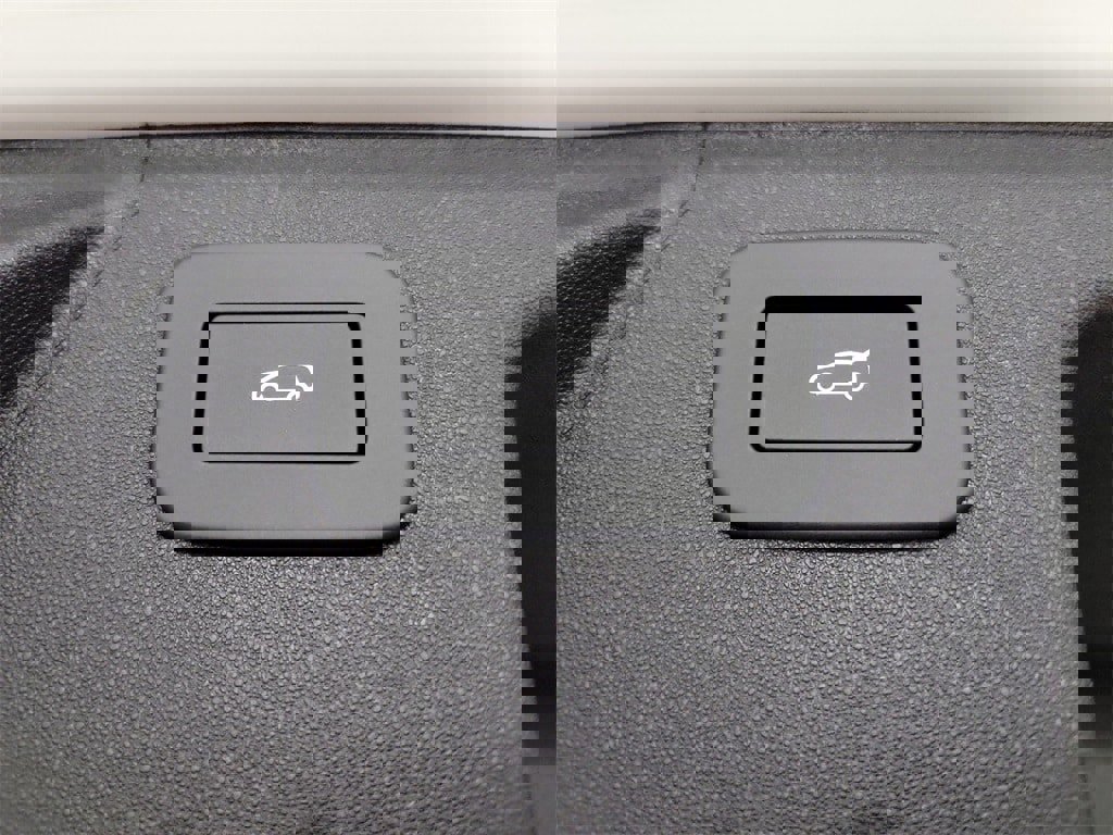 New 2025 Land Rover Discovery Sport Dynamic SE image 30