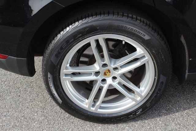 Used 2020 Porsche Macan AWD/4WD image 36