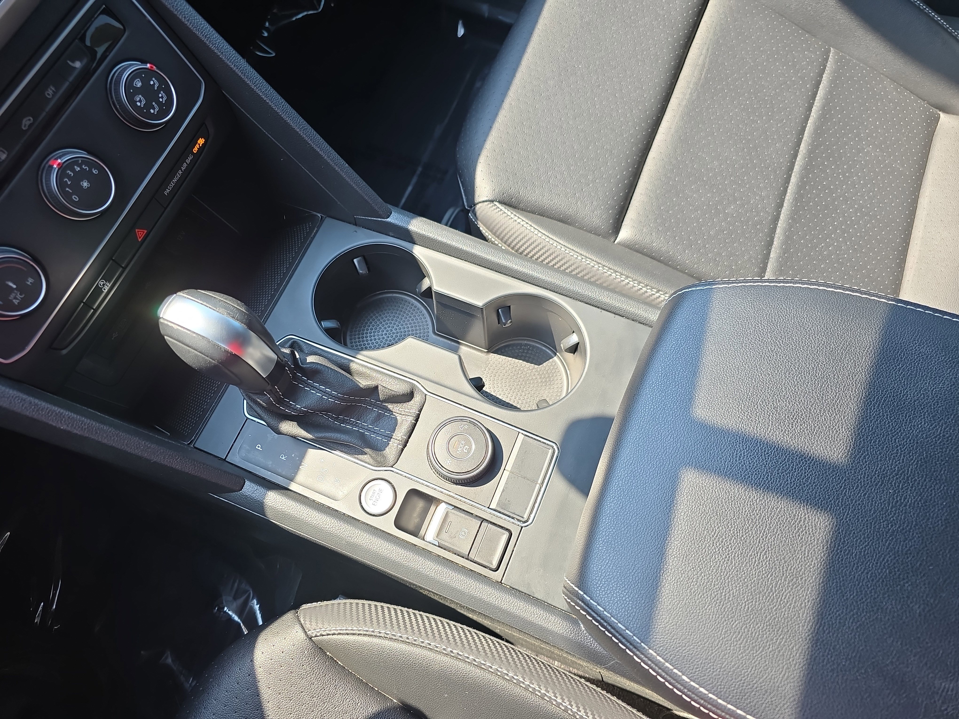 Used 2022 Volkswagen Atlas Cross Sport SE image 21