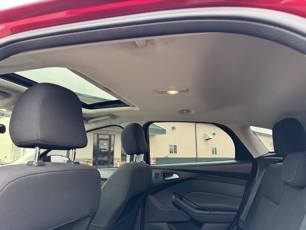 Used 2017 Ford Focus SEL w/ Cold Weather Package FWD image 14
