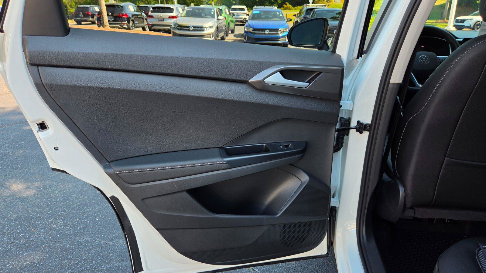 New 2027 Volkswagen Taos SE FWD image 41