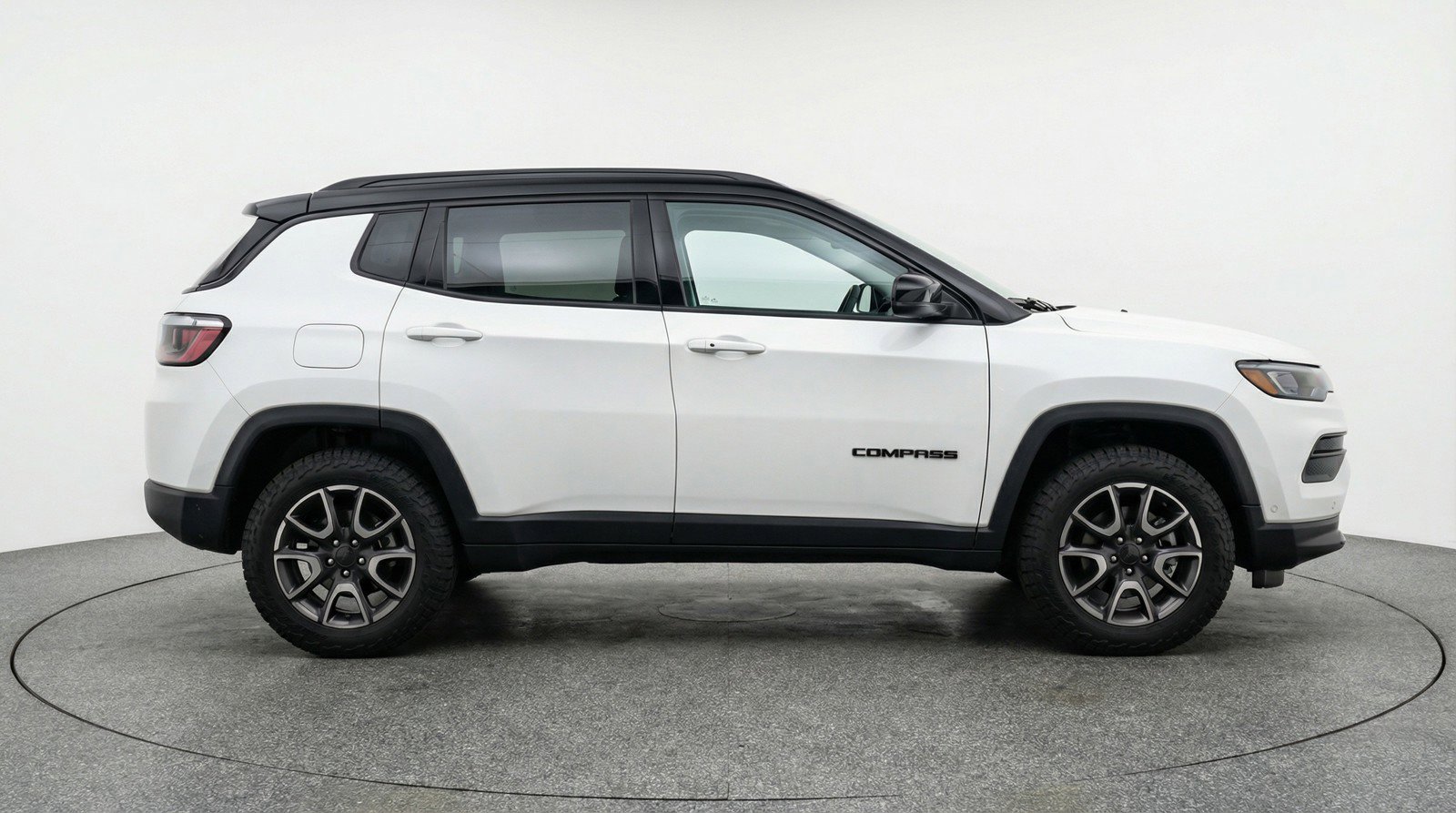 Used 2025 Jeep Compass Trailhawk AWD/4WD image 11