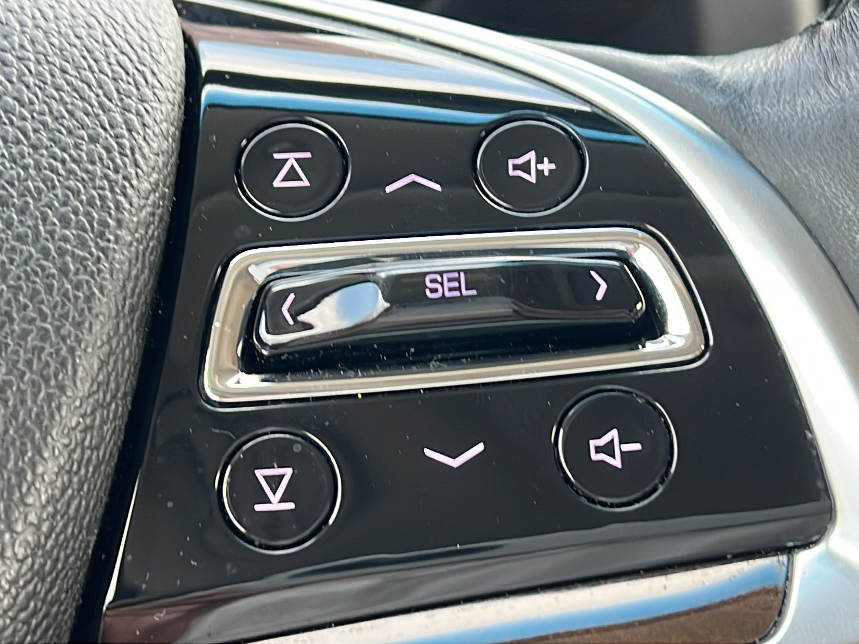 Used 2018 Cadillac Escalade 2WD image 21