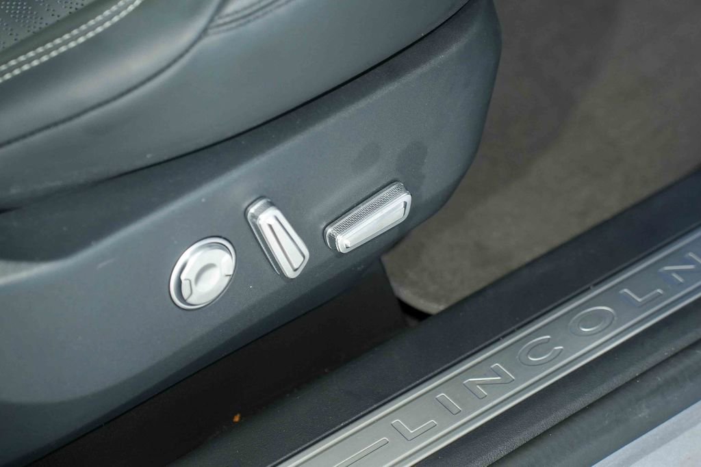Used 2024 Lincoln Nautilus Reserve w/ Equipment Group 202A image 17