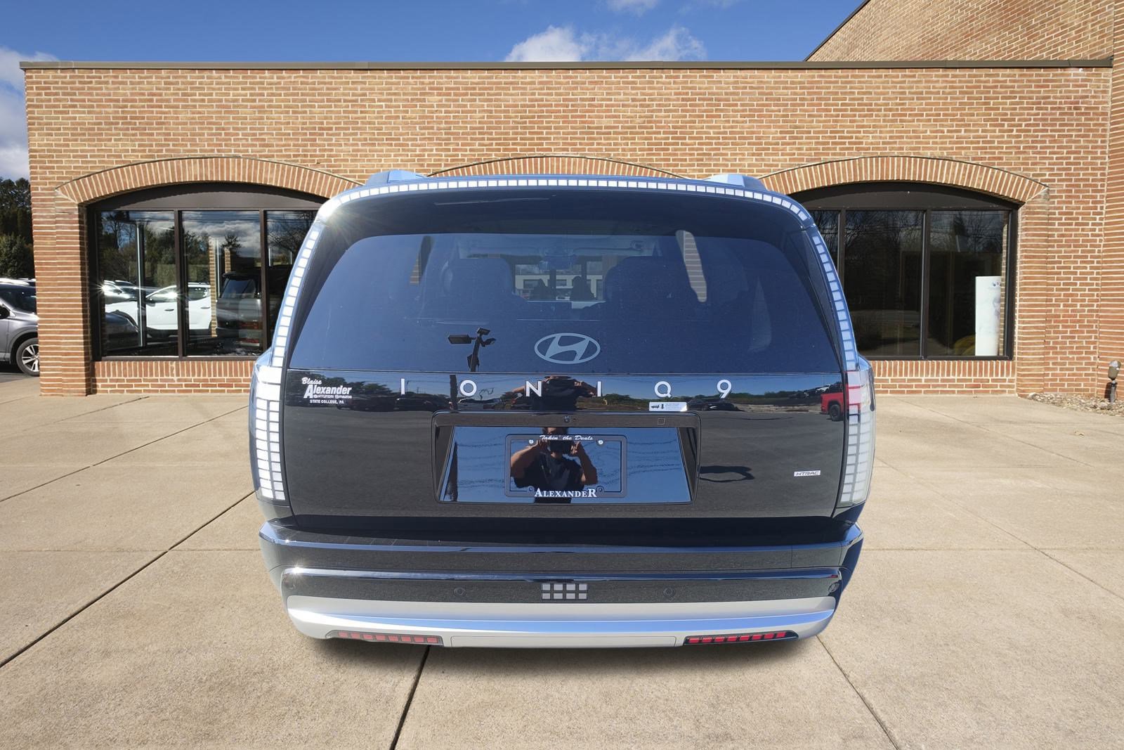 New 2026 Hyundai Ioniq 9 Limited image 4