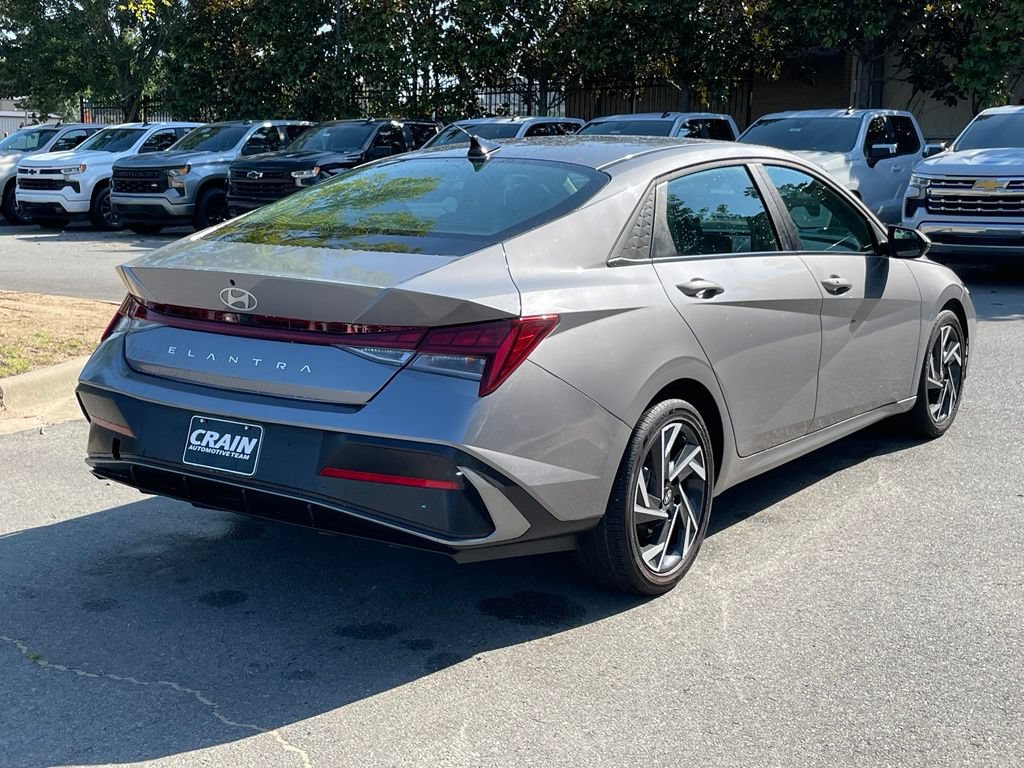 Used 2025 Hyundai Elantra SEL FWD image 7