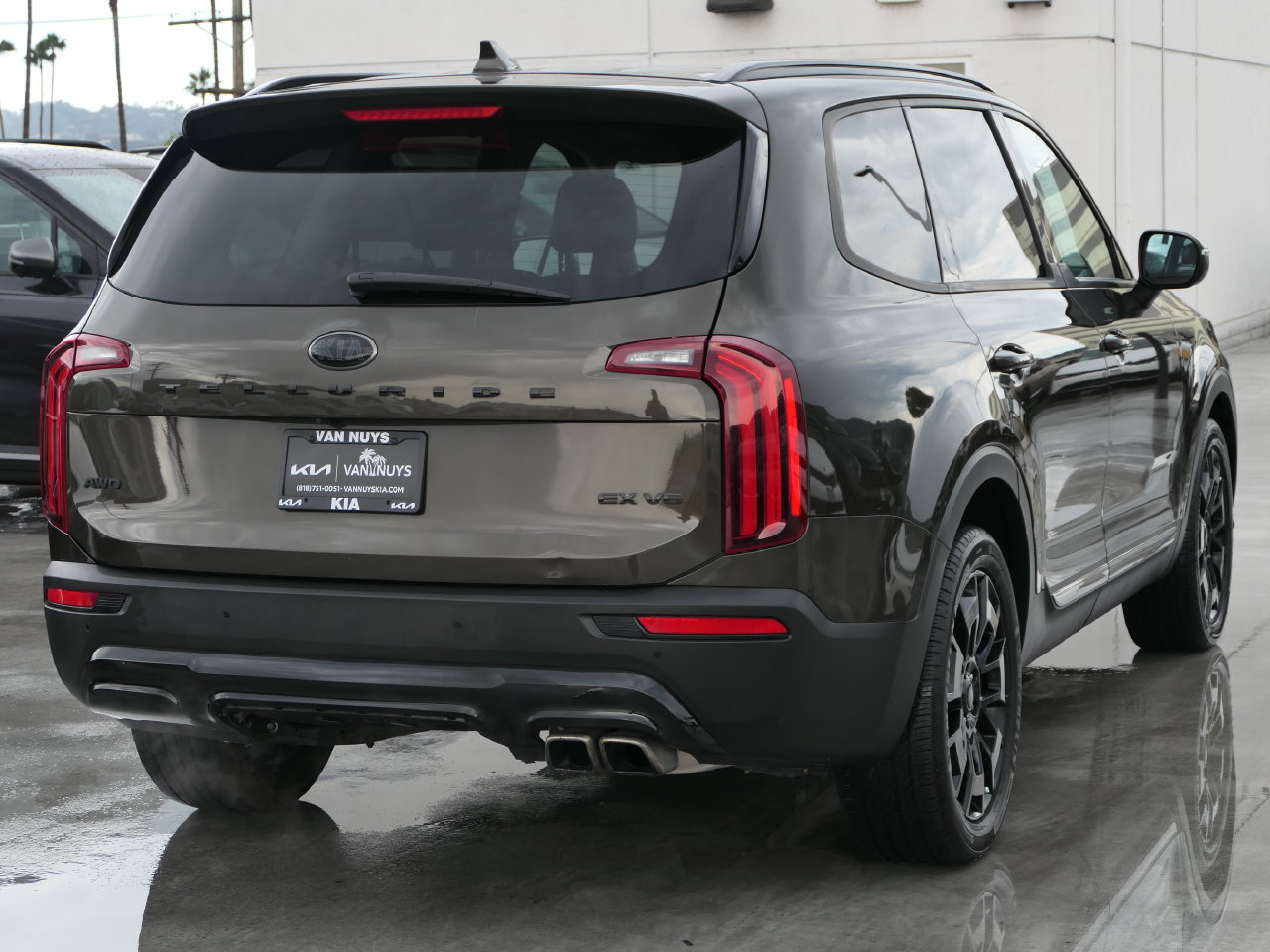 Used 2021 Kia Telluride EX w/ EX Premium Package AWD/4WD image 3