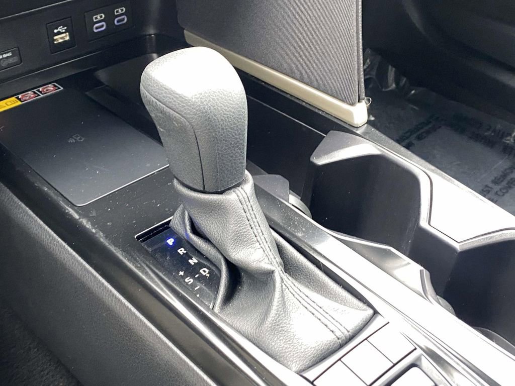 Used 2025 Toyota Camry LE image 40