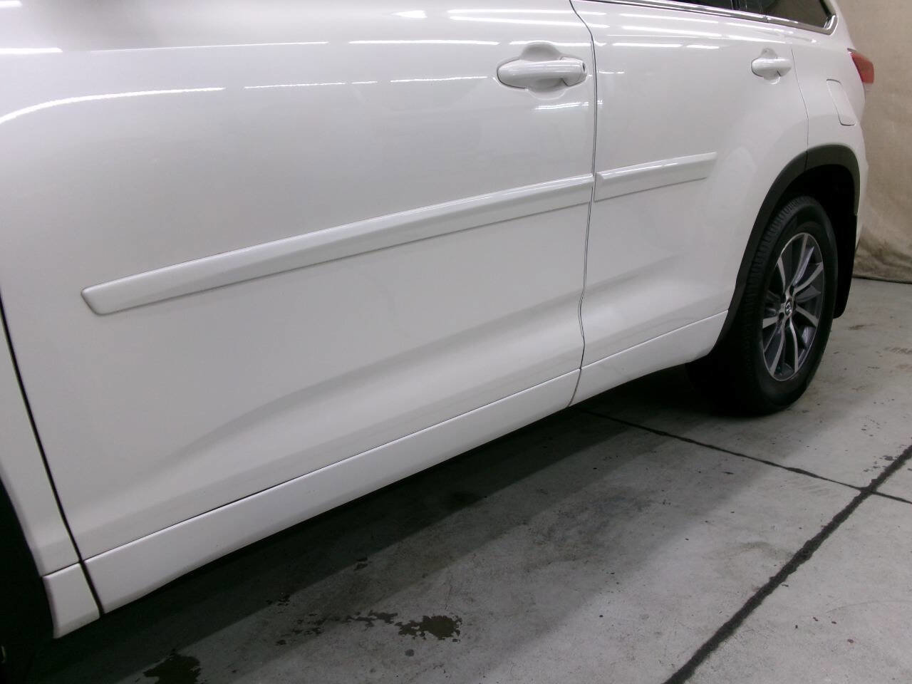 Used 2018 Toyota Highlander XLE image 5