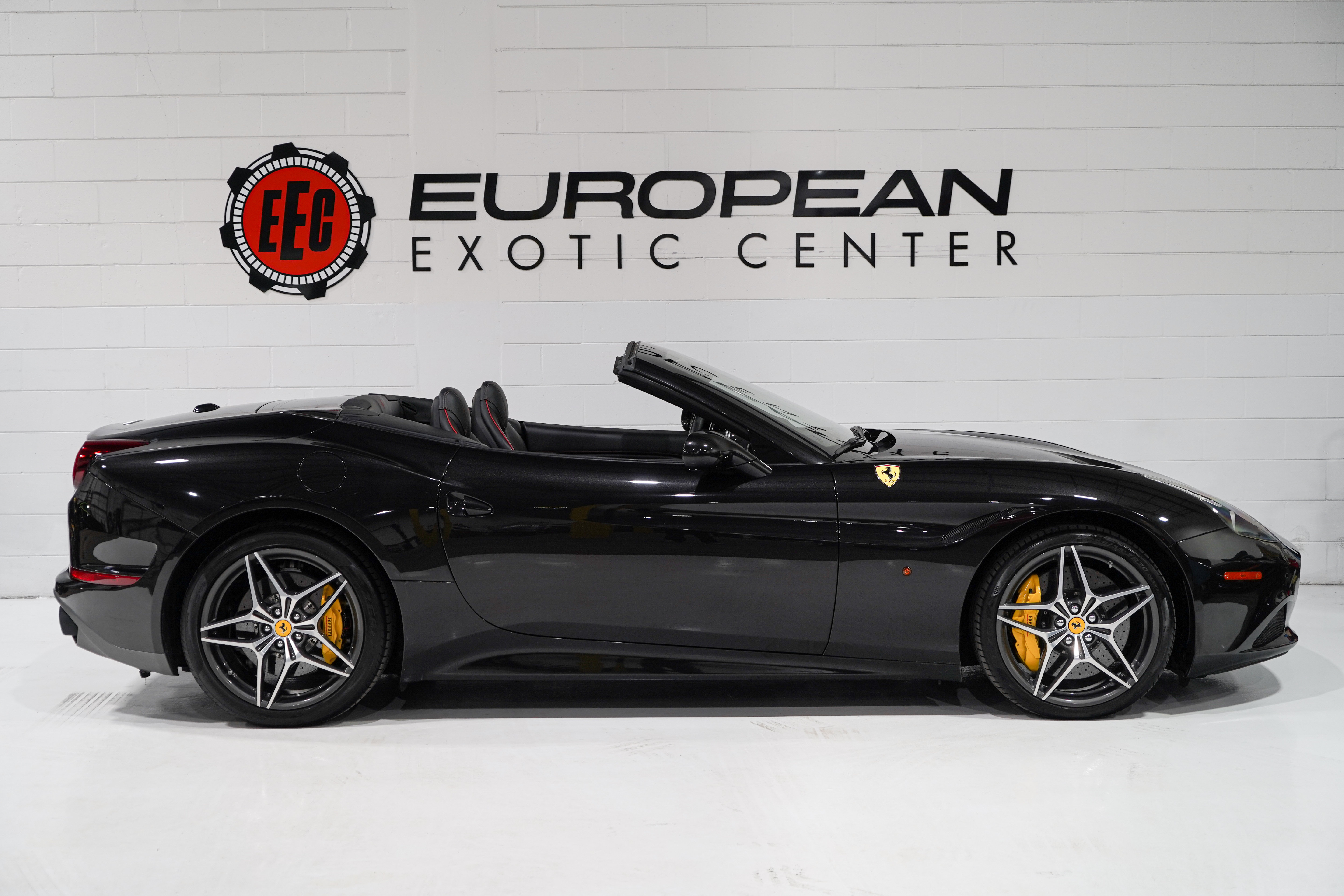 Used 2016 Ferrari California T RWD image 6