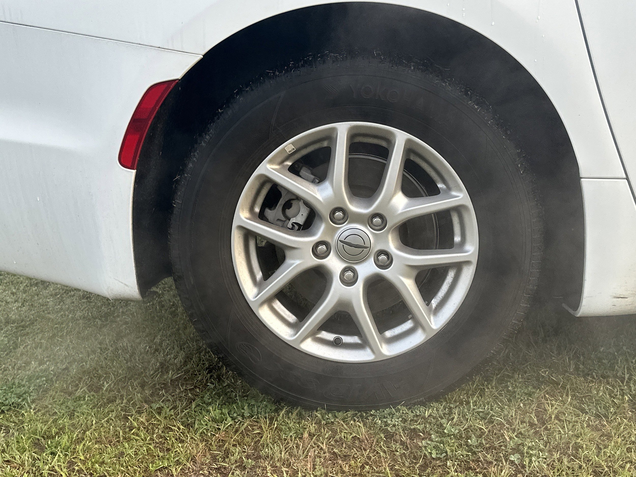Used 2024 Chrysler Pacifica Touring-L FWD image 16