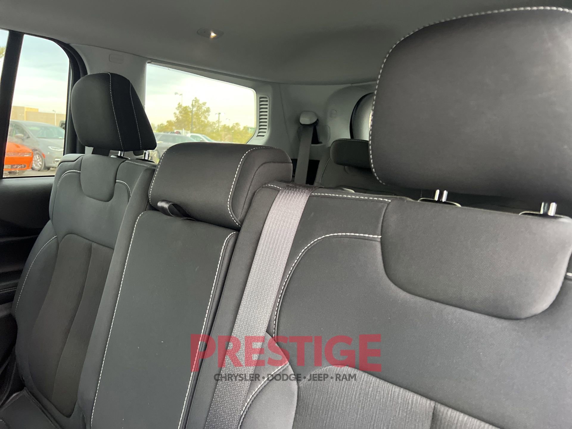 Used 2023 Jeep Grand Cherokee L Laredo image 21