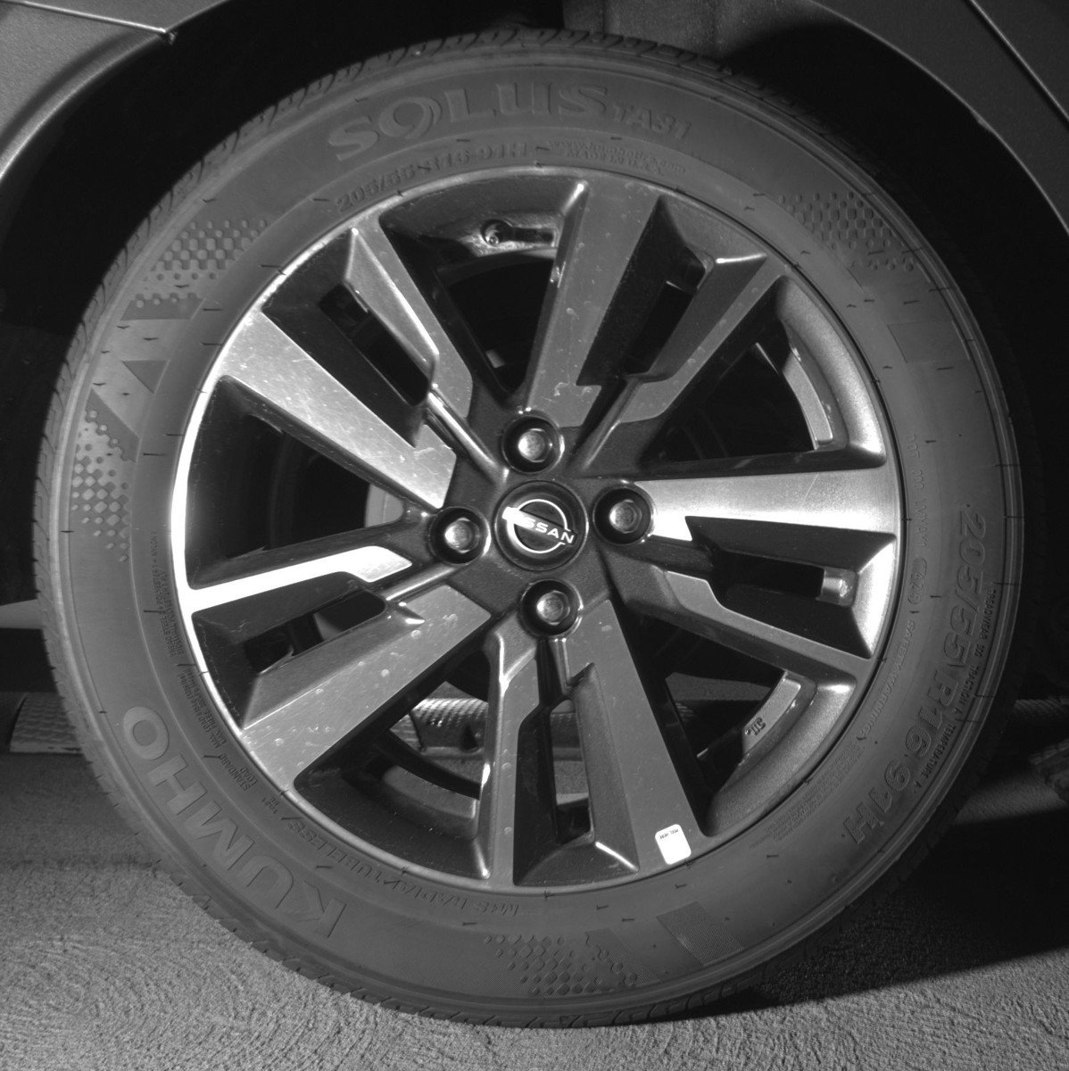 Used 2025 Nissan Versa SV image 15