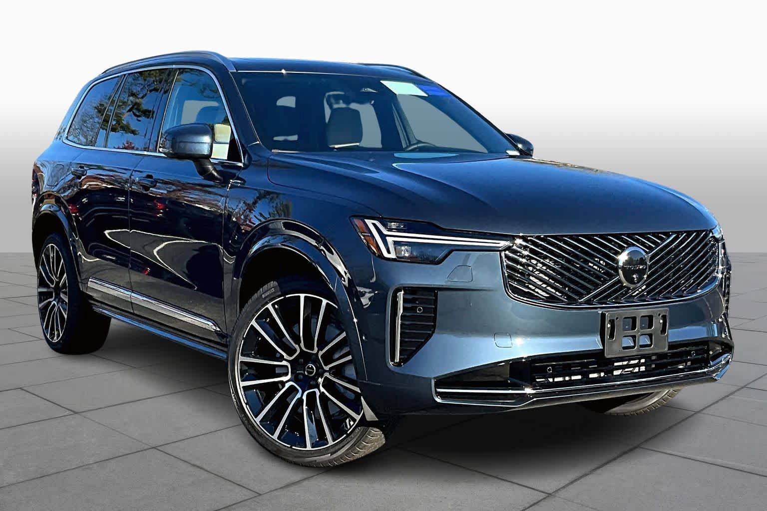 New 2026 Volvo XC90 B6 Plus w/ Protection Package Premier image 17