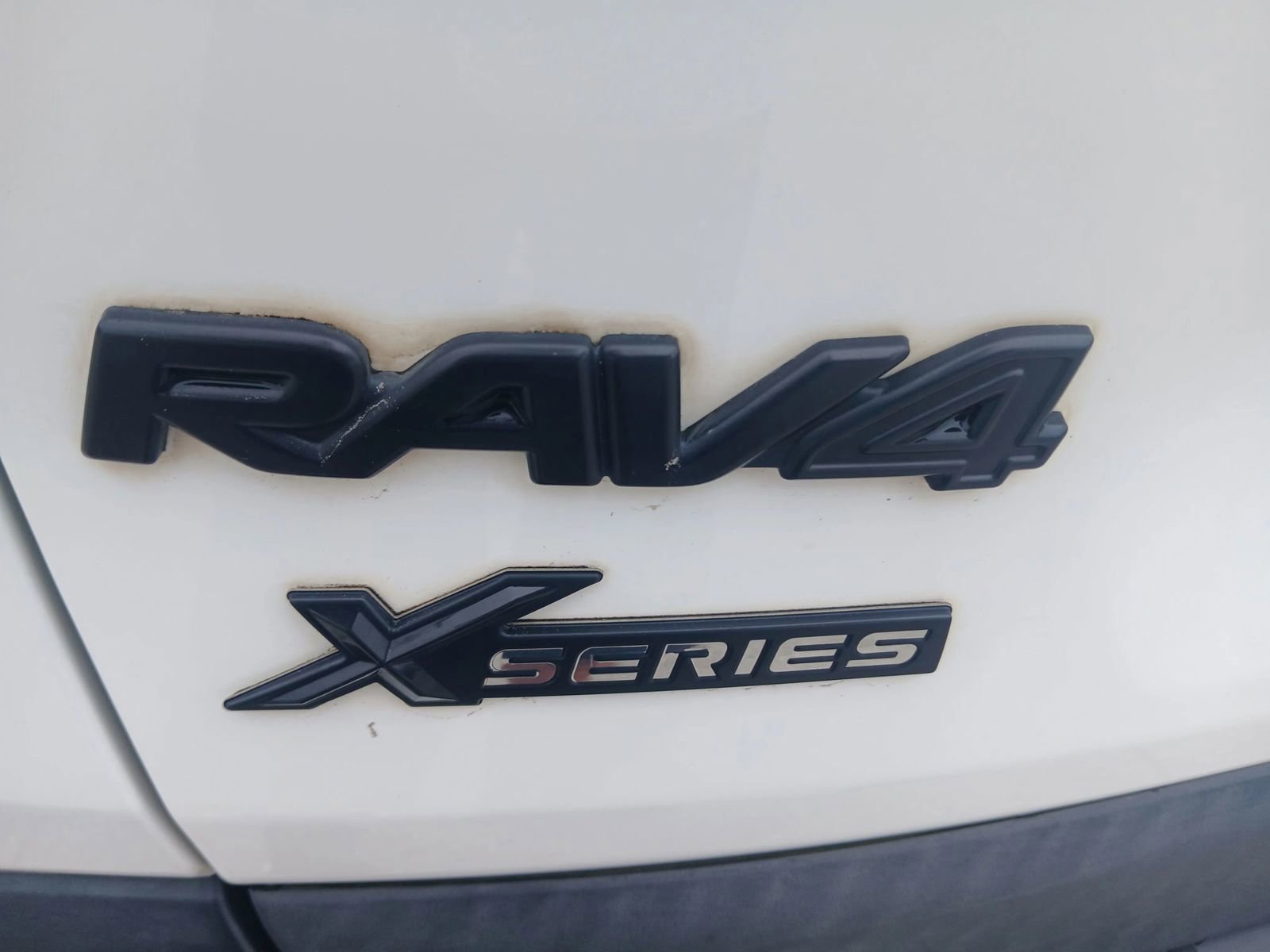 Used 2020 Toyota RAV4 LE image 11