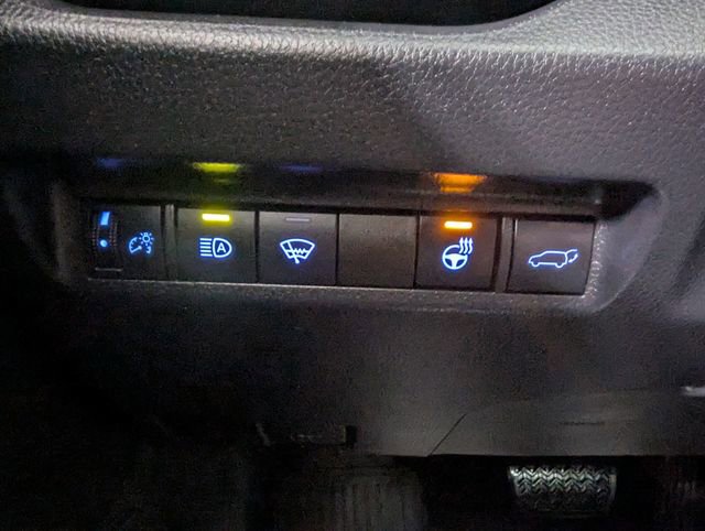 Used 2021 Toyota RAV4 XLE Premium image 22