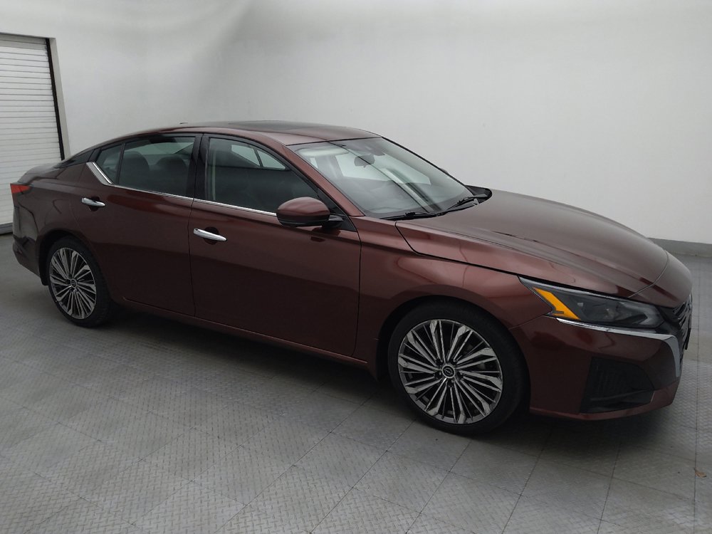 Used 2023 Nissan Altima 2.5 SL FWD image 11