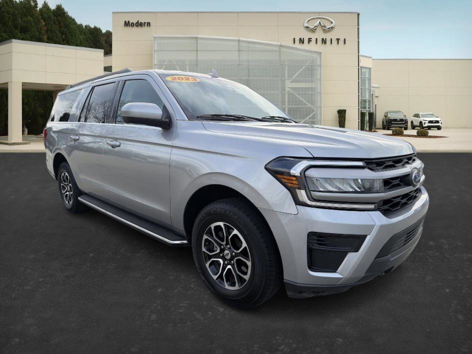 Used 2023 Ford Expedition Max XLT image 3