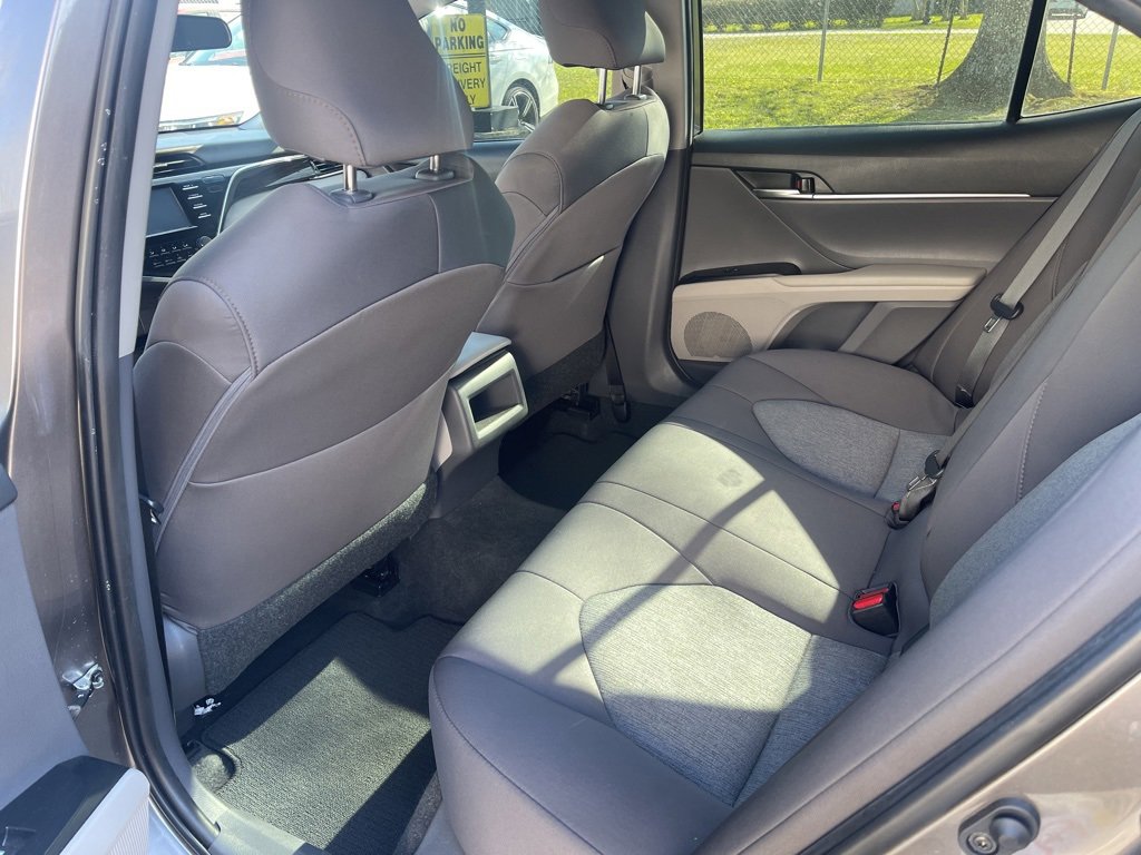 Used 2018 Toyota Camry LE image 10