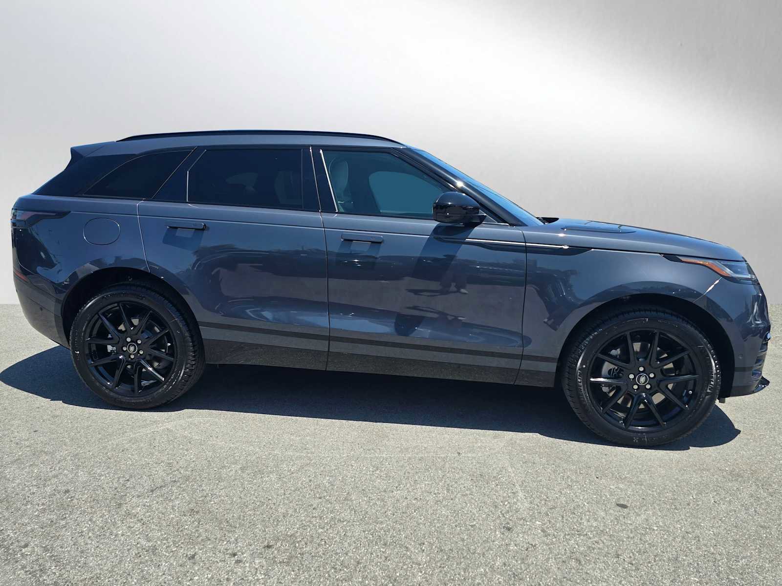 Certified 2026 Land Rover Range Rover Velar Dynamic SE image 8