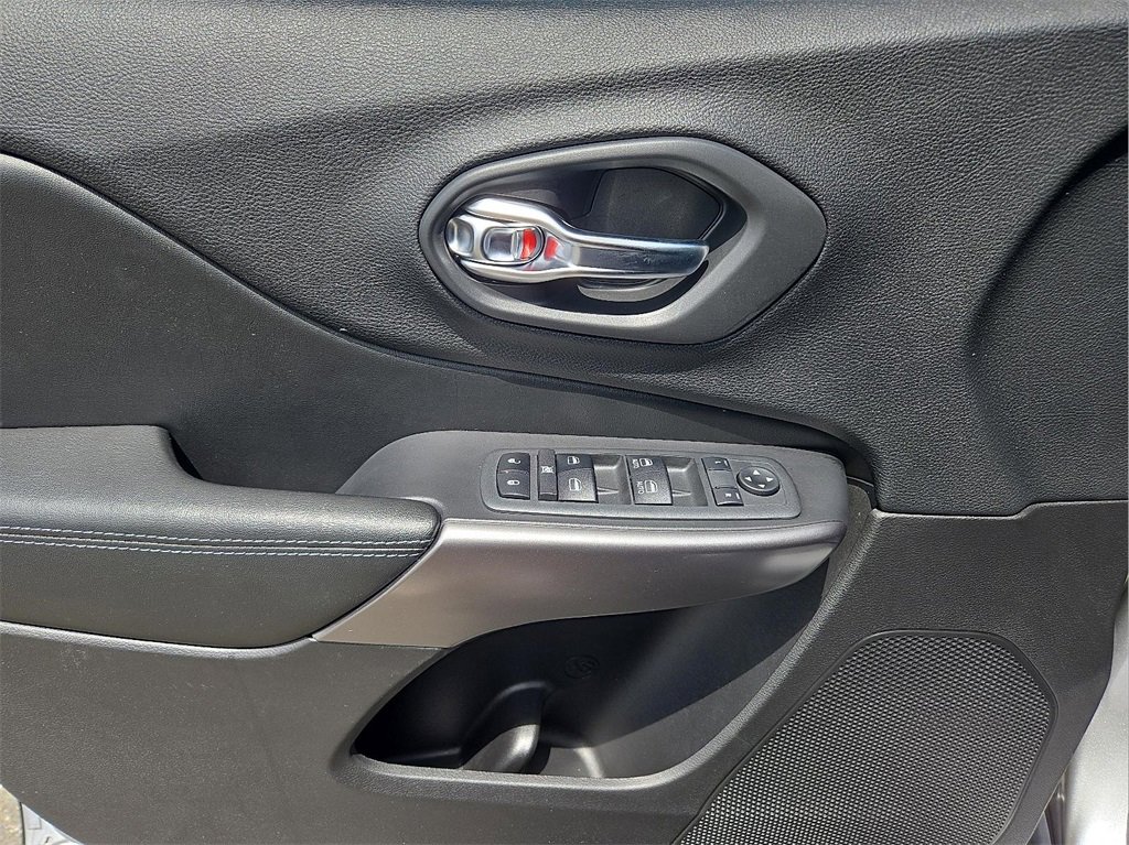 Used 2020 Jeep Cherokee Latitude Plus image 13