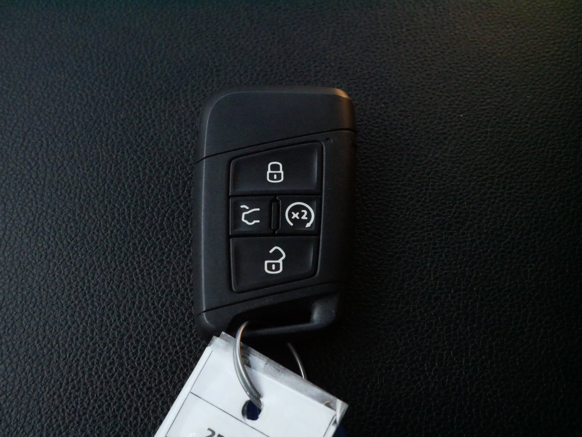 Certified 2021 Volkswagen Atlas Cross Sport SE w/ Panoramic Sunroof Package image 30