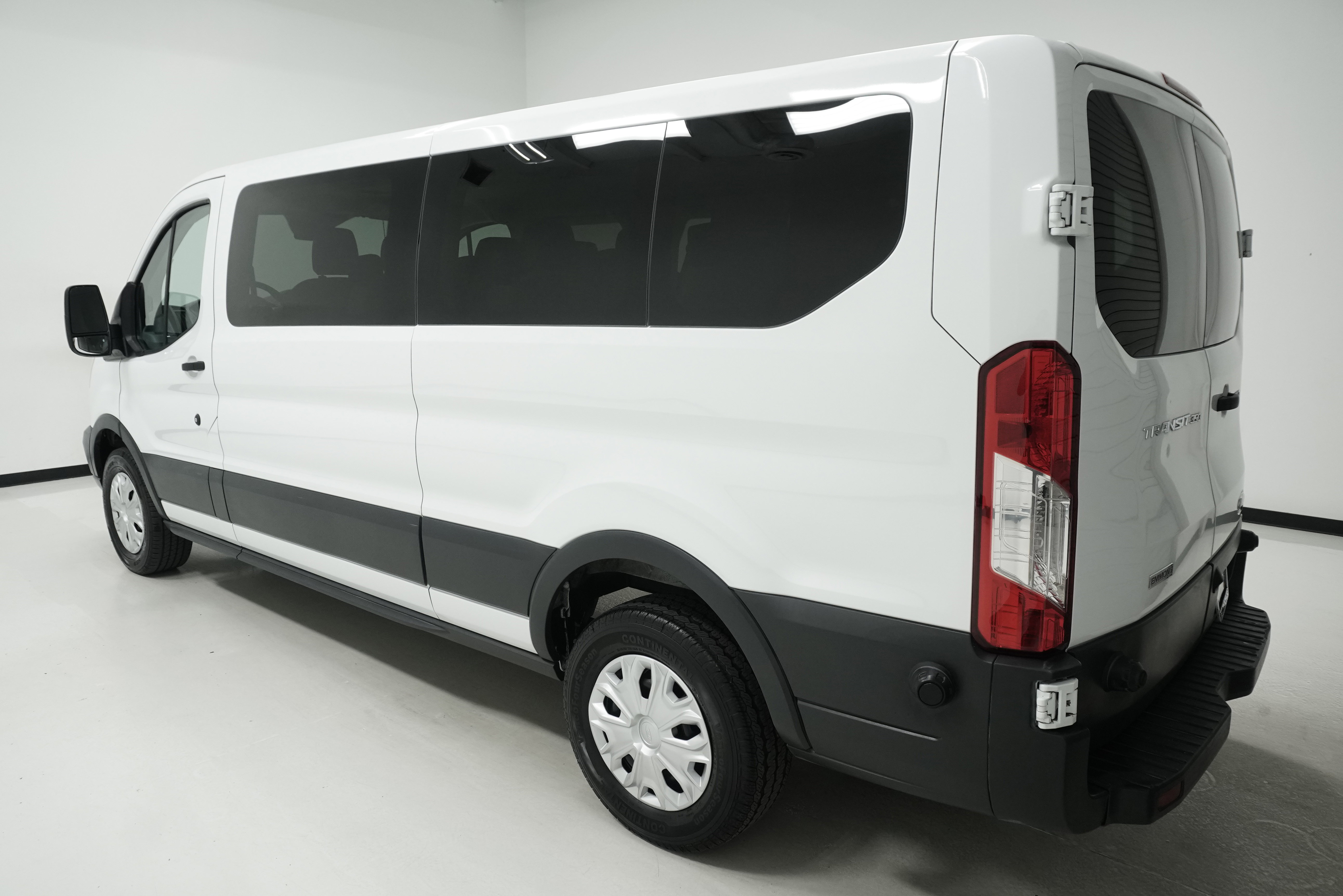 Used 2015 Ford Transit 350 XLT RWD image 4