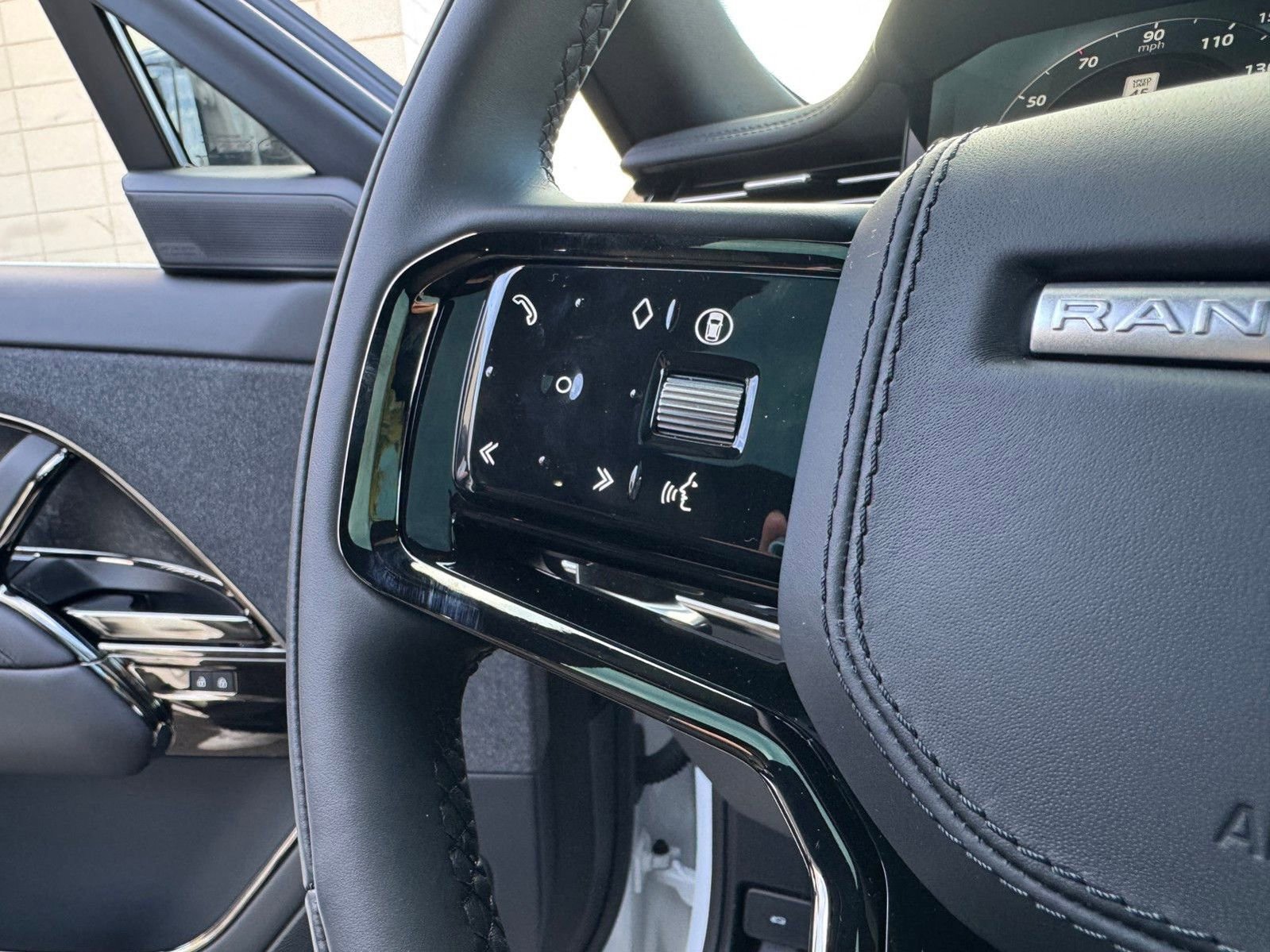 New 2026 Land Rover Range Rover Sport Dynamic SE image 15