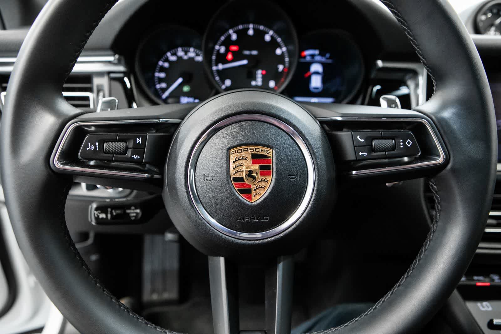 Certified 2025 Porsche Macan AWD/4WD image 14