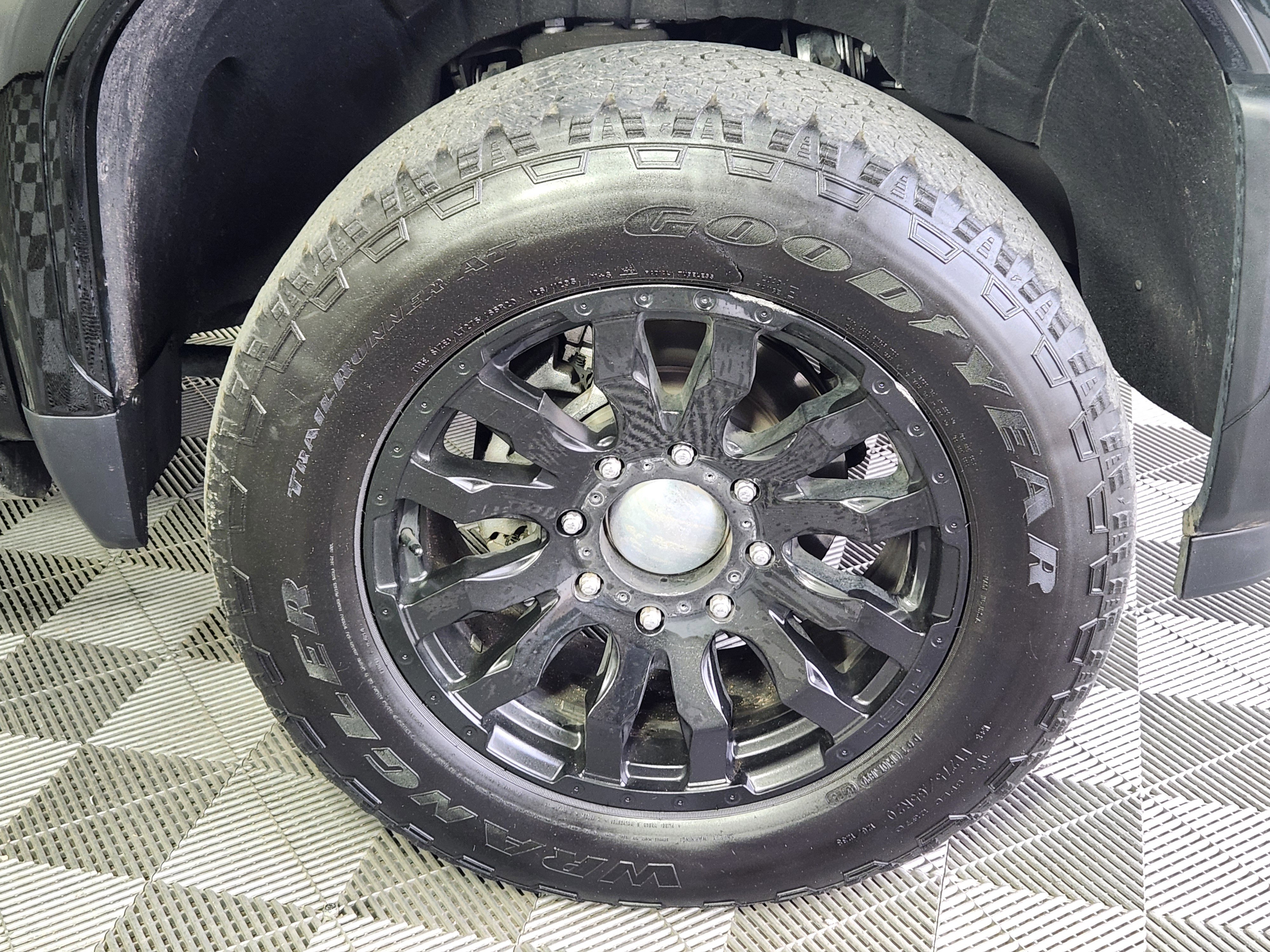 Used 2025 GMC Sierra 2500 Denali Ultimate image 9