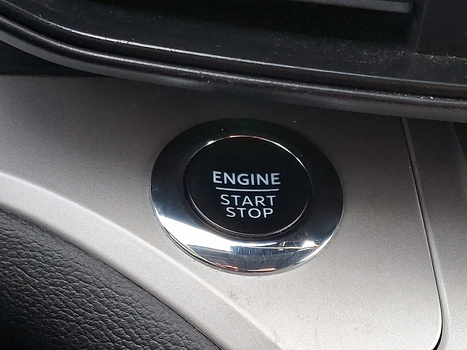 Used 2023 Ford Explorer XLT image 25