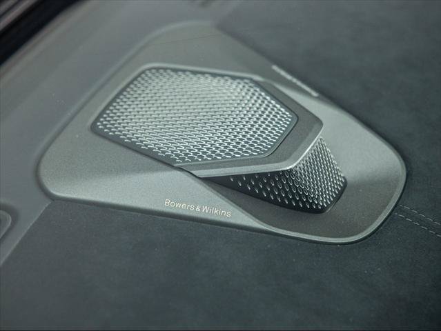 Used 2025 Aston Martin Vanquish RWD image 30