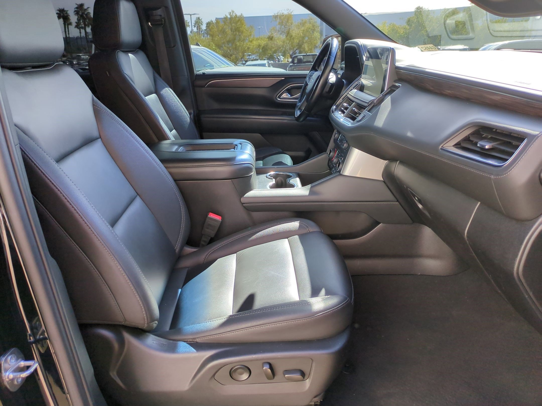Used 2024 Chevrolet Suburban LT image 29