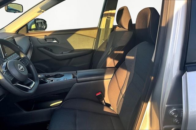 Used 2022 Nissan Rogue SV image 15