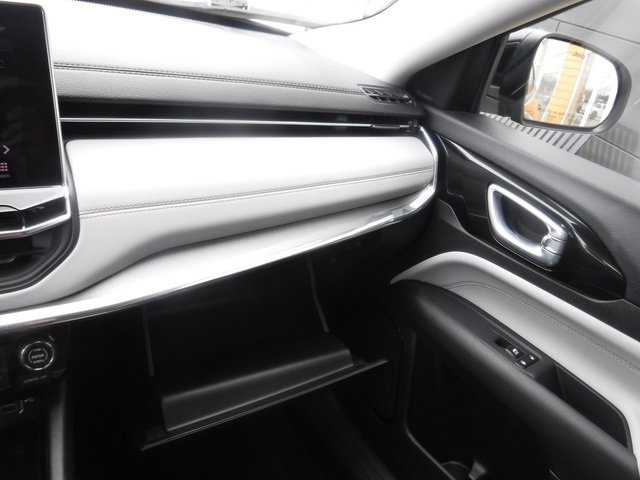 Used 2022 Jeep Compass Limited image 26