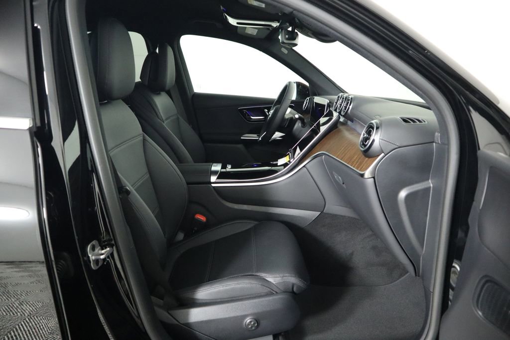 Used 2025 Mercedes-Benz GLC 300 image 20
