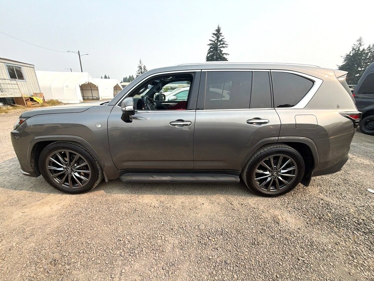 Used 2023 Lexus LX 600 F Sport w/ Accessory Package (Z1) AWD/4WD image 3
