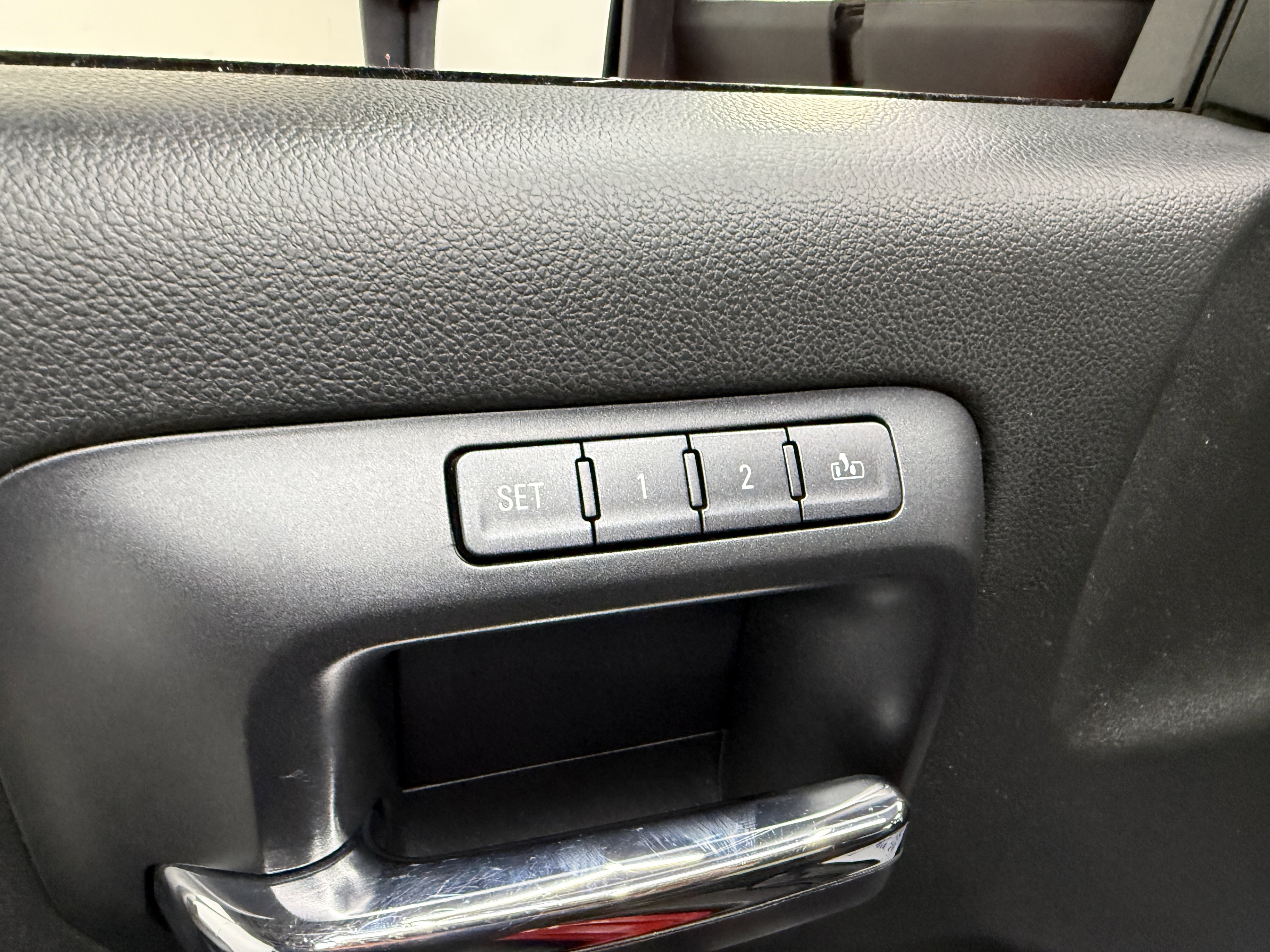 Used 2015 GMC Sierra 1500 SLT w/ SLT Crew Cab Value Package image 11