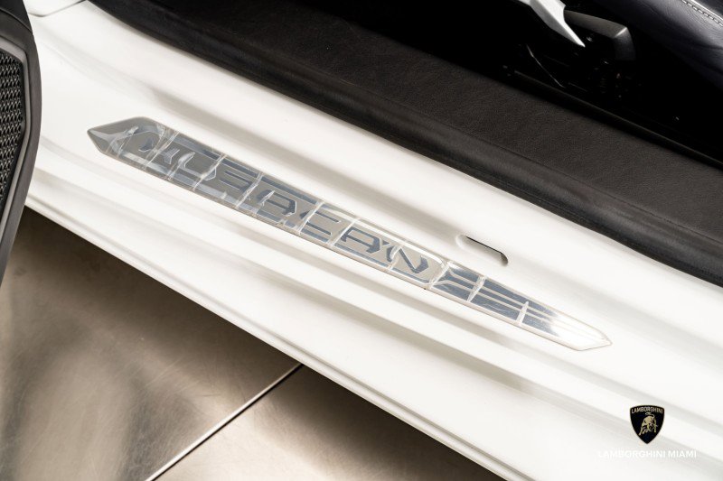 Used 2024 Lamborghini Huracan EVO image 32