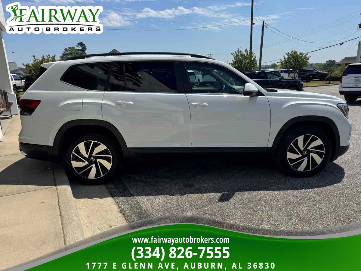 Used 2025 Volkswagen Atlas SE AWD/4WD image 5